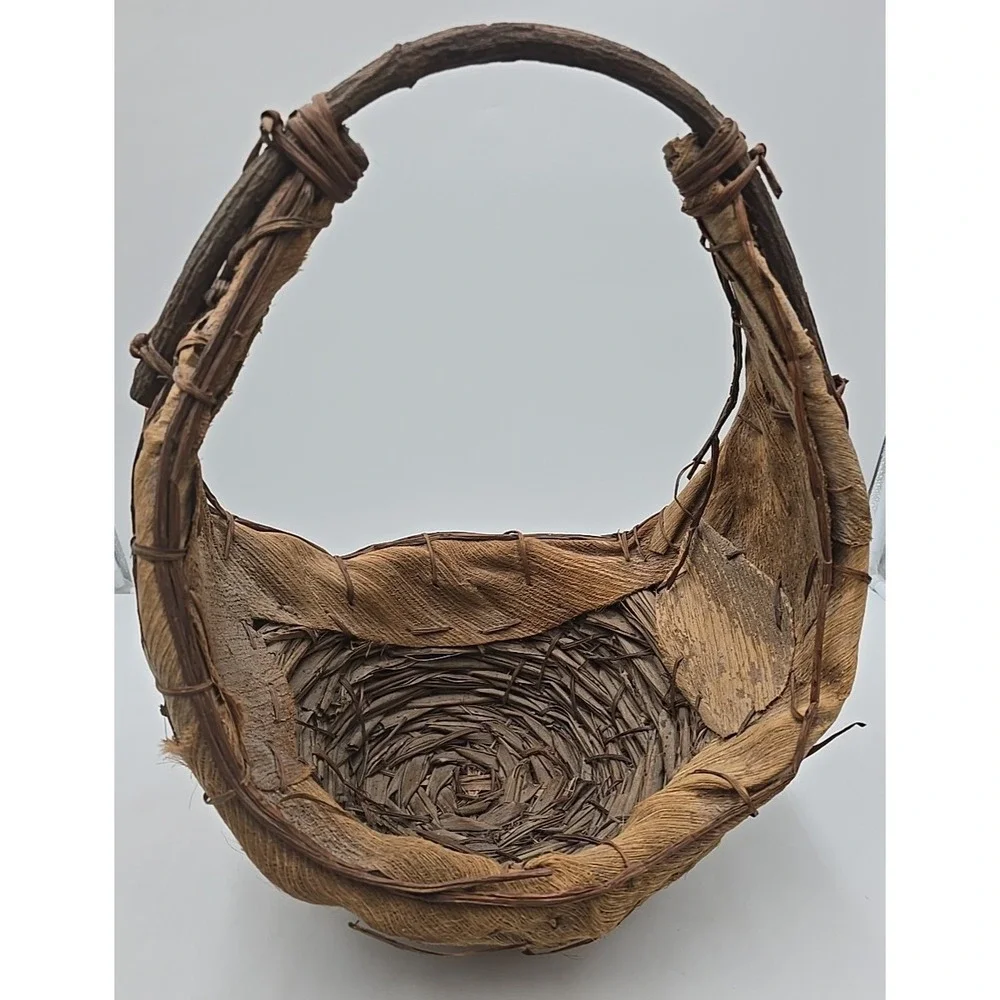 Vintage‎ Southwest Indian Spirit Palm Husk Handmade Basket